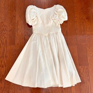Vintage cream bridal dress bridesmaid puffy sleeves